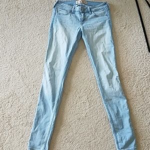Hollister Super Skinny 3R  26w 31L.